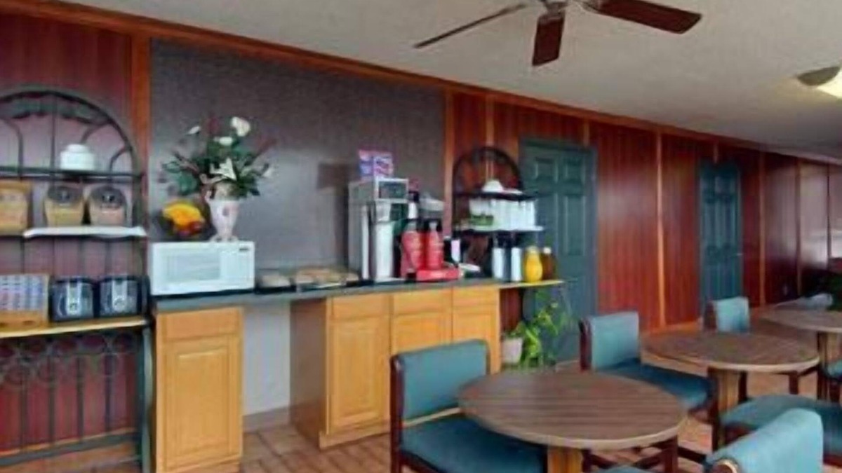 Newport Hotel | Days Inn by Wyndham Newport