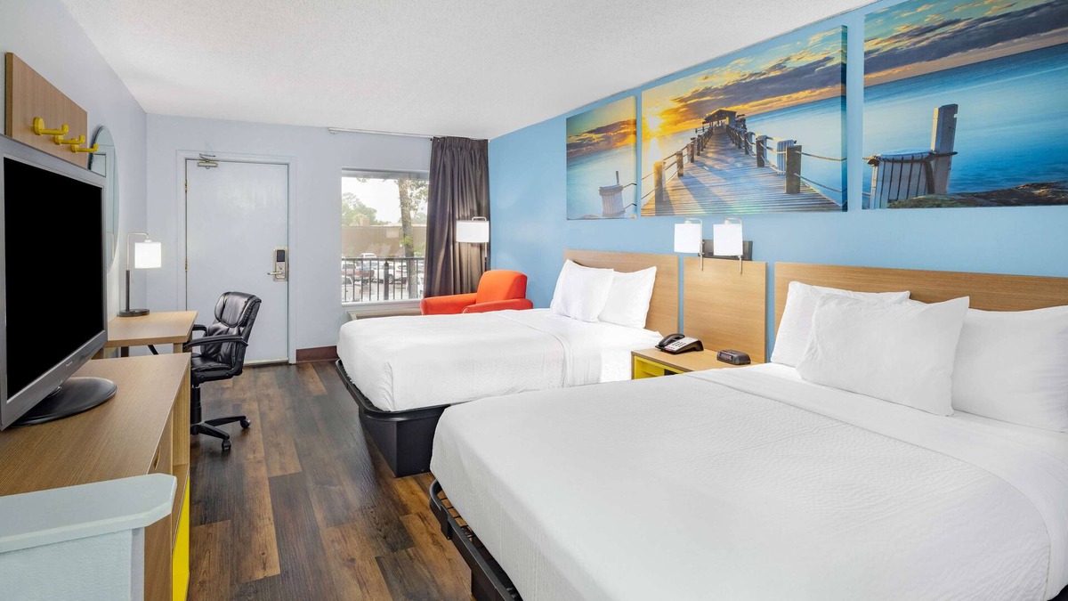 Northwest Pensacola Hotel | Days Inn by Wyndham Pensacola I-10