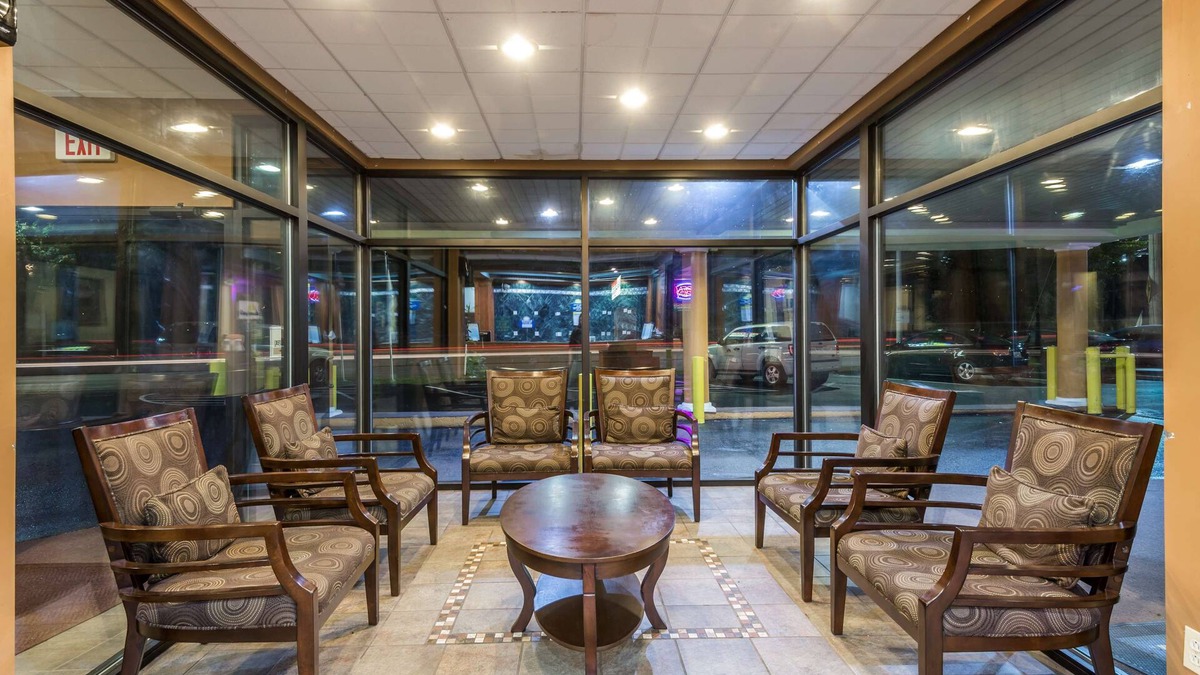 South Hills Hotel | Days Inn by Wyndham Pittsburgh