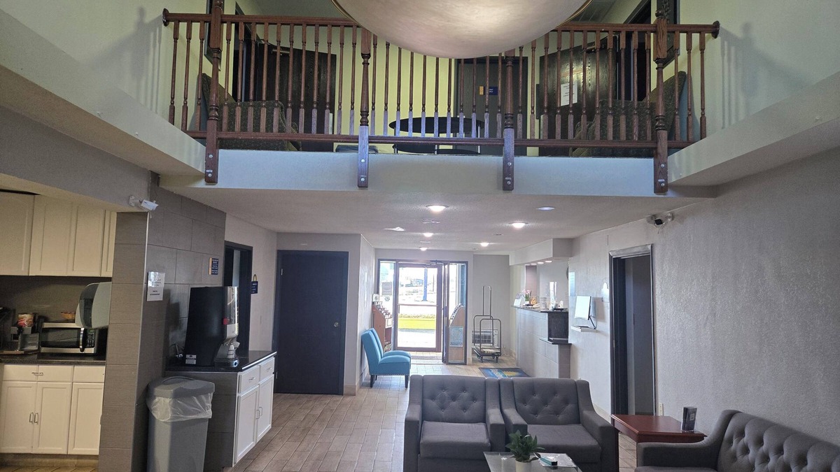 Portage Hotel | Days Inn by Wyndham Portage/Cascade Mountain area