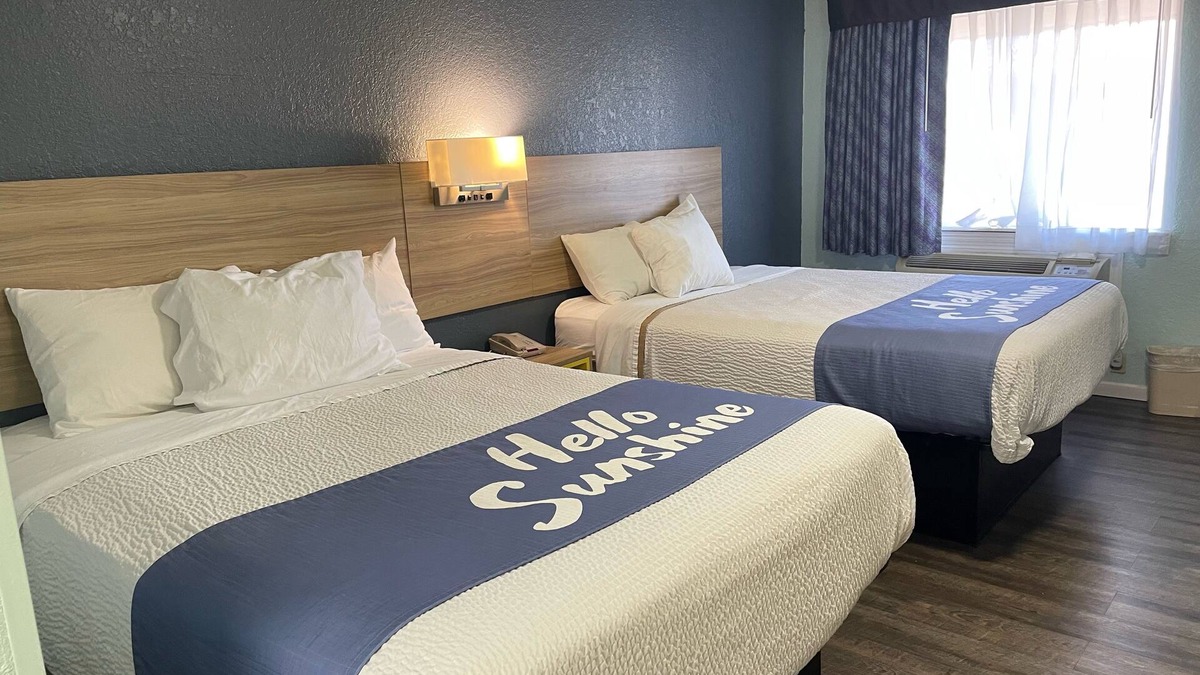 Pratt Hotel | Days Inn by Wyndham Pratt