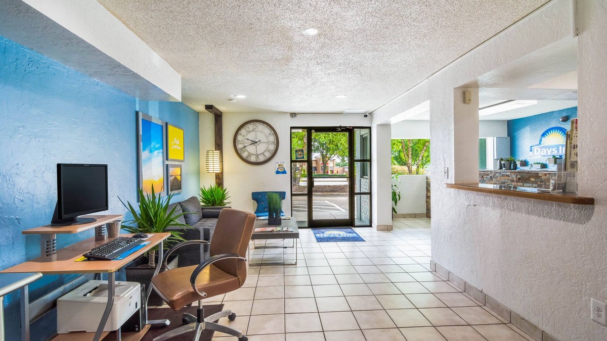 Northwest Raleigh Hotel | Days Inn by Wyndham Raleigh Glenwood-Crabtree