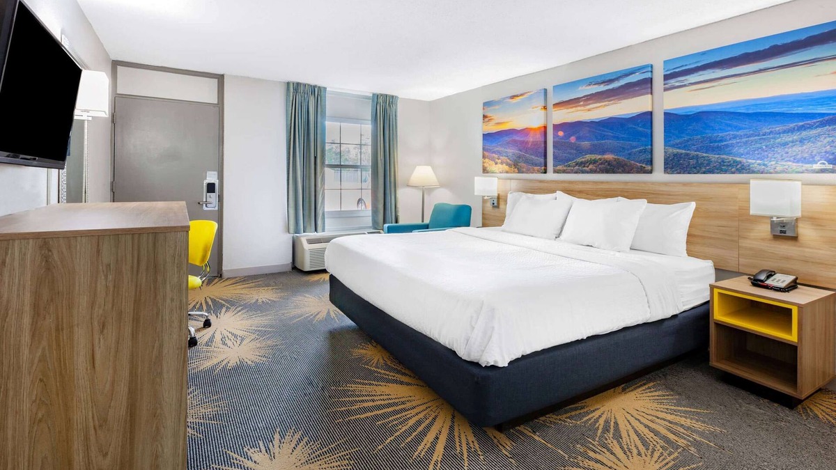 Hollins Hotel | Days Inn by Wyndham Roanoke/Hollins Near I-81