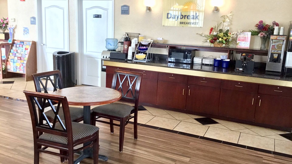 Robstown Hotel | Days Inn by Wyndham Robstown