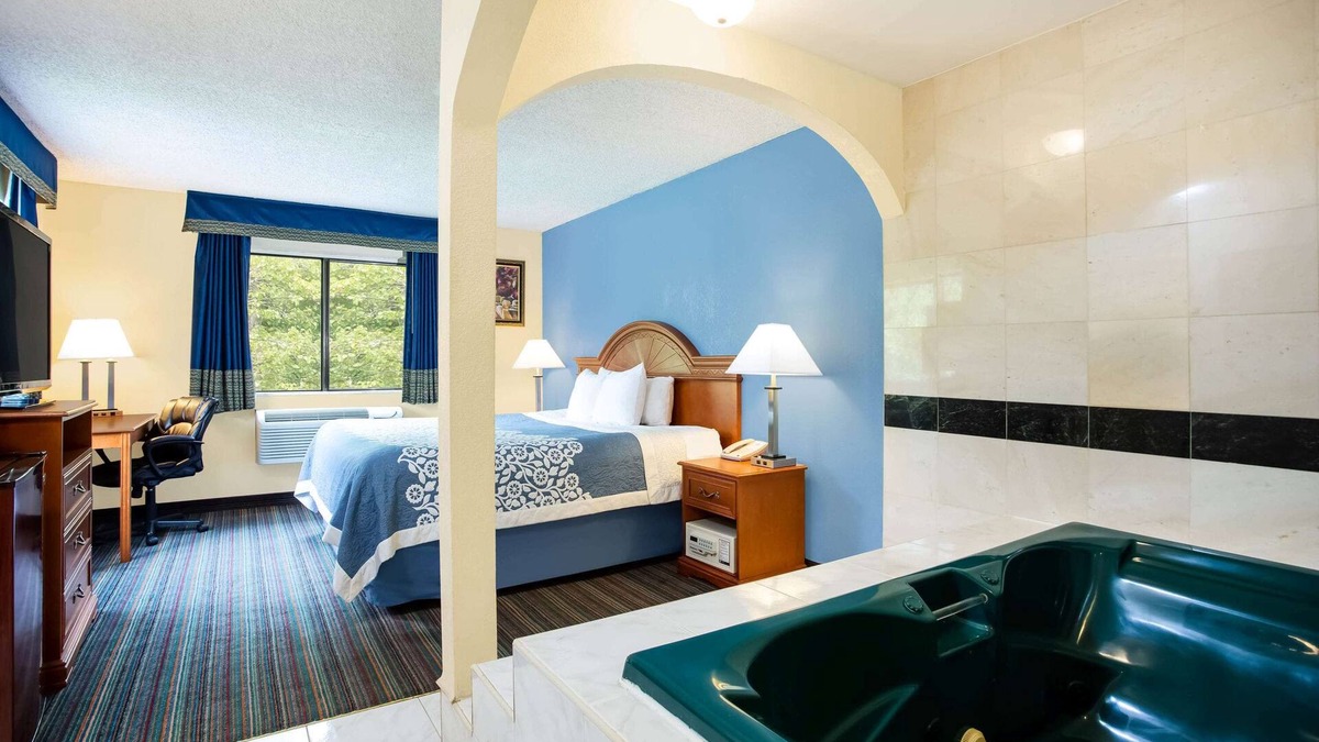 Runnemede Hotel | Days Inn by Wyndham Runnemede Philadelphia Area