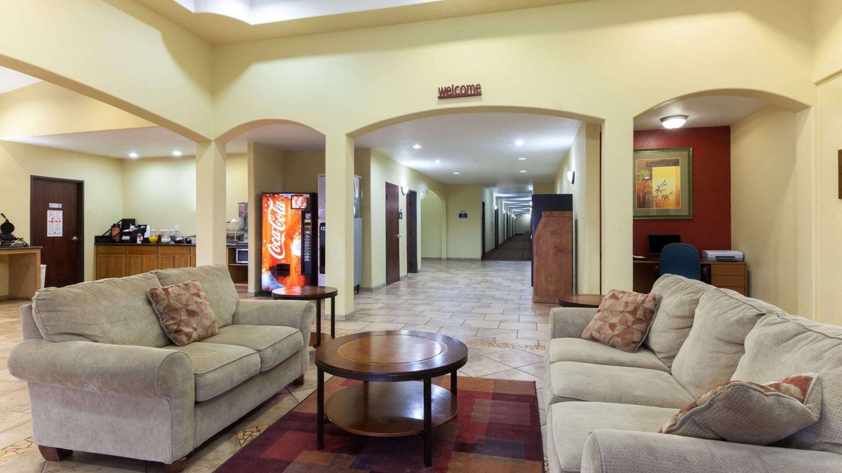 Southside Hotel | Days Inn by Wyndham San Antonio at Palo Alto