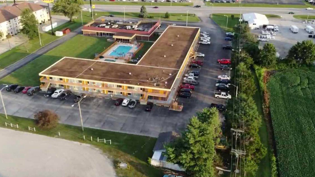 Salem Hotel | Days Inn by Wyndham Salem, Illinois