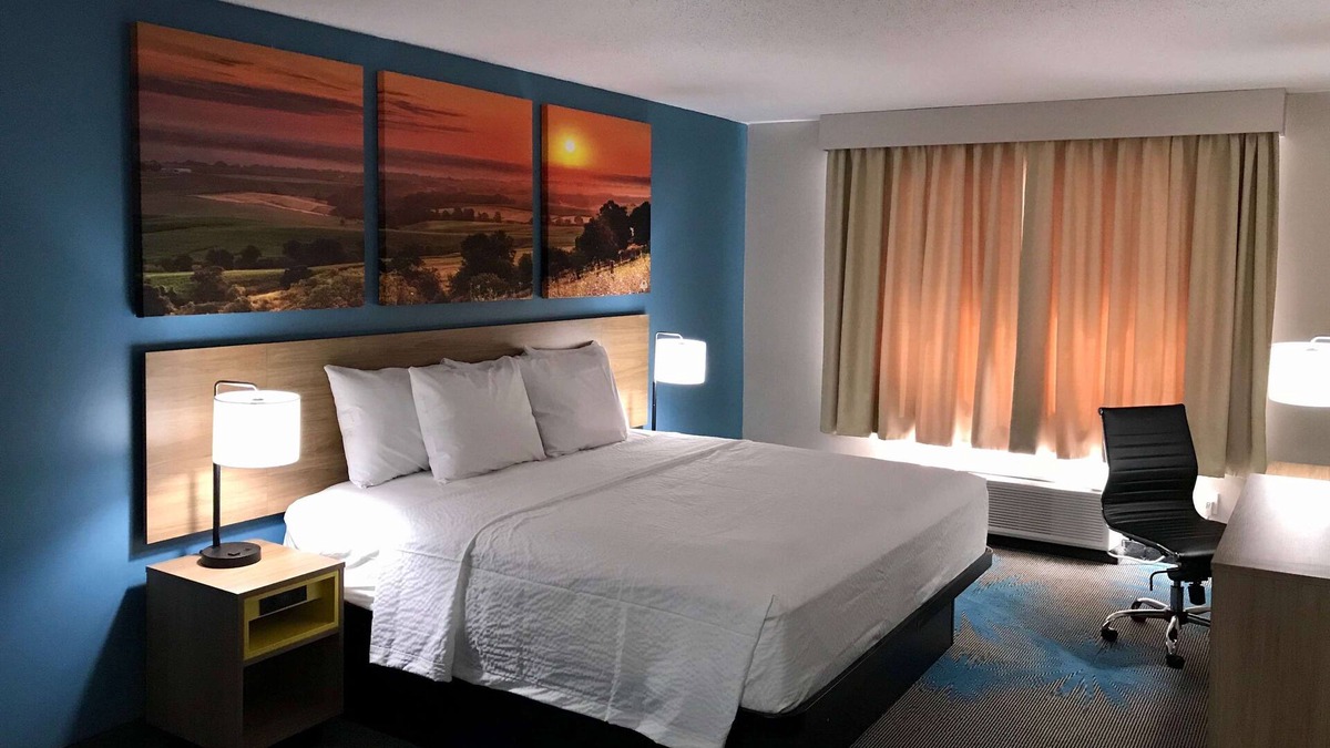 Sandusky Hotel | Days Inn by Wyndham Sandusky/Cedar Point
