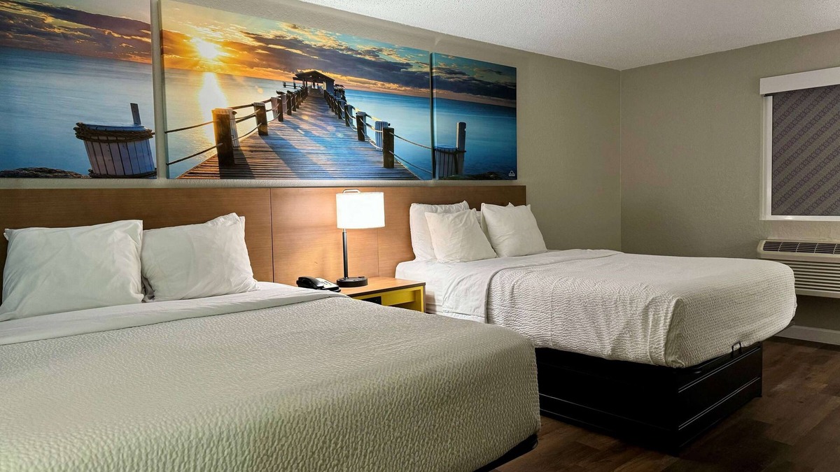 Sarasota Hotel | Days Inn by Wyndham Sarasota I-75