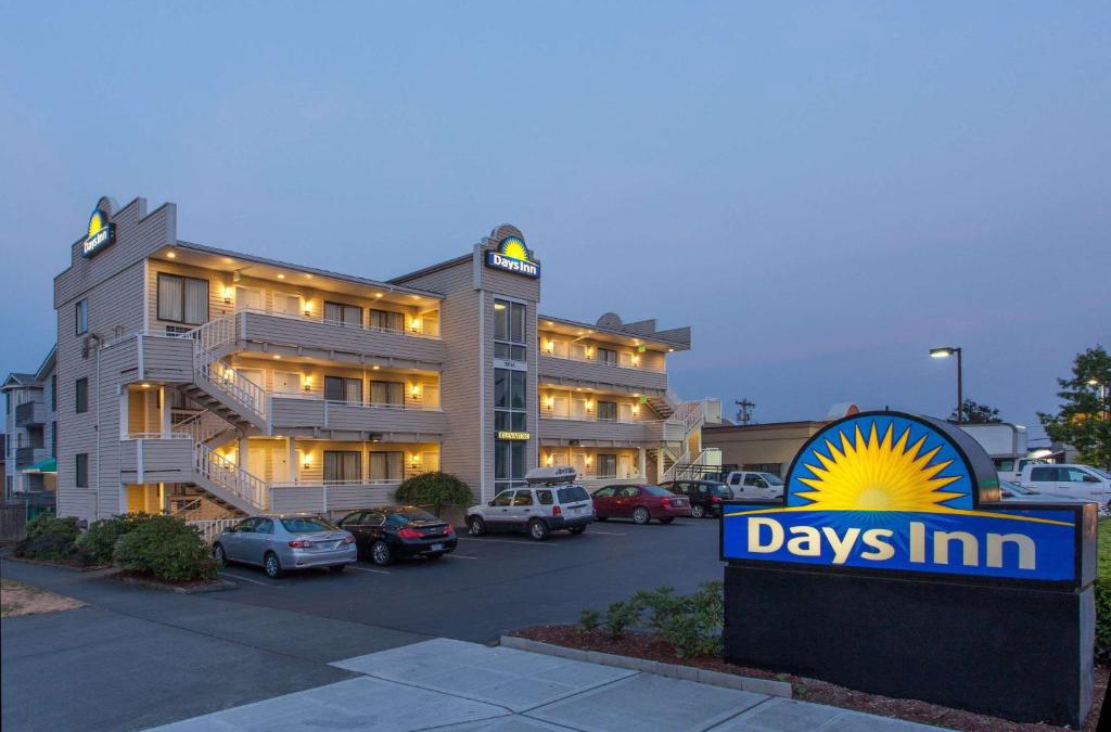 Licton Springs Hotel | Days Inn by Wyndham Seattle North of Downtown