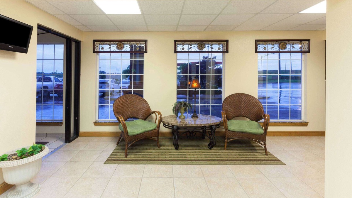 Shawnee Hotel | Days Inn by Wyndham Shawnee