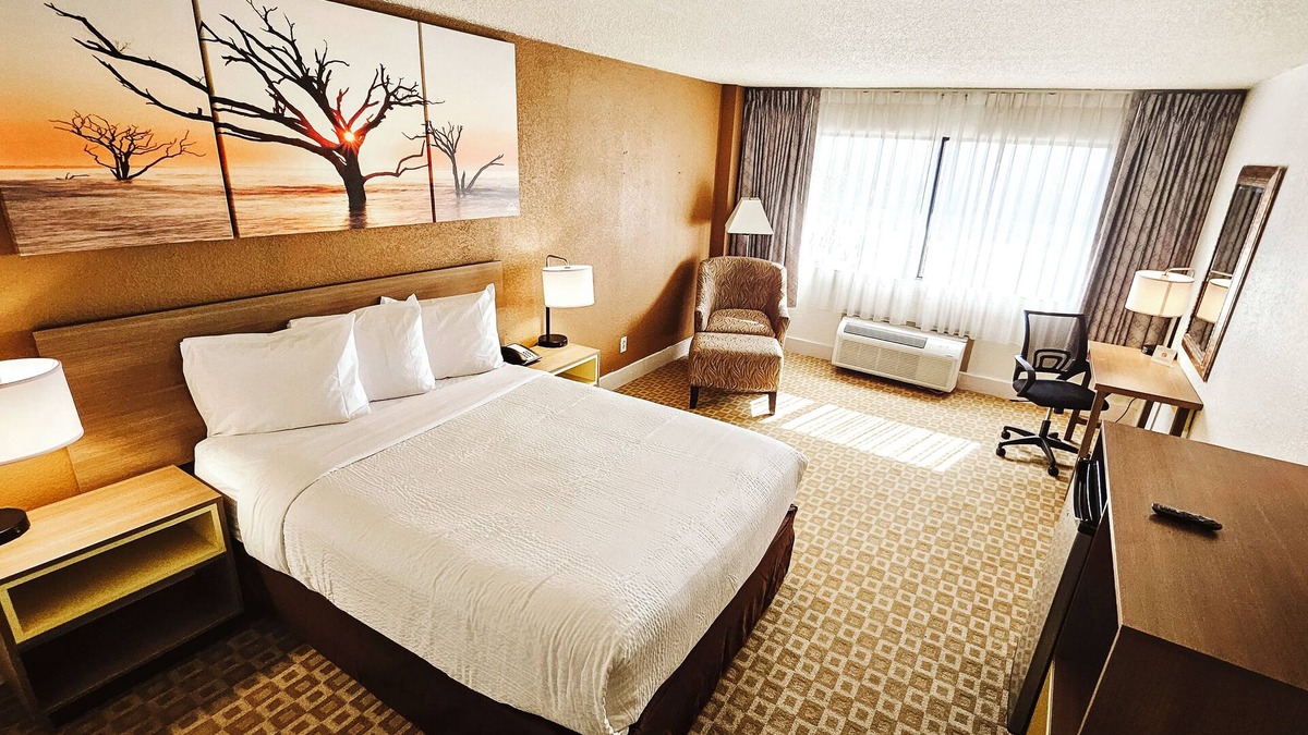 Sherman Hotel | Days Inn by Wyndham Sherman