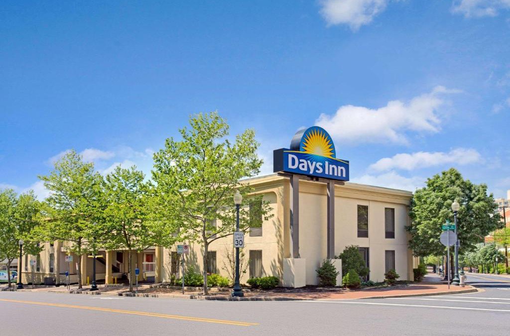 Downtown Hotel | Days Inn by Wyndham Silver Spring