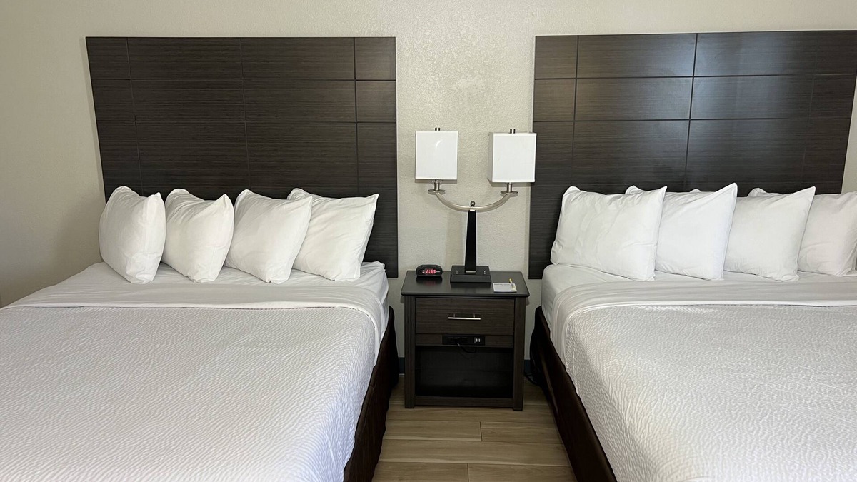 Somerset Hotel | Days Inn by Wyndham Somerset PA I-70 I-76