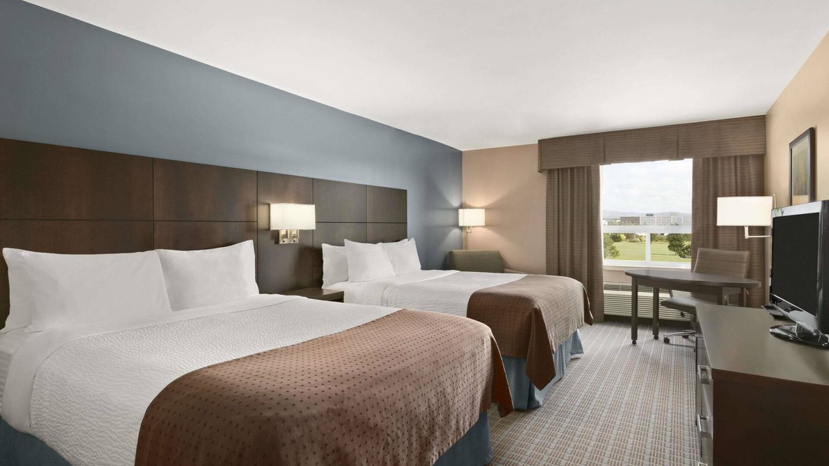 Downtown Hotel | Days Inn by Wyndham Stephenville