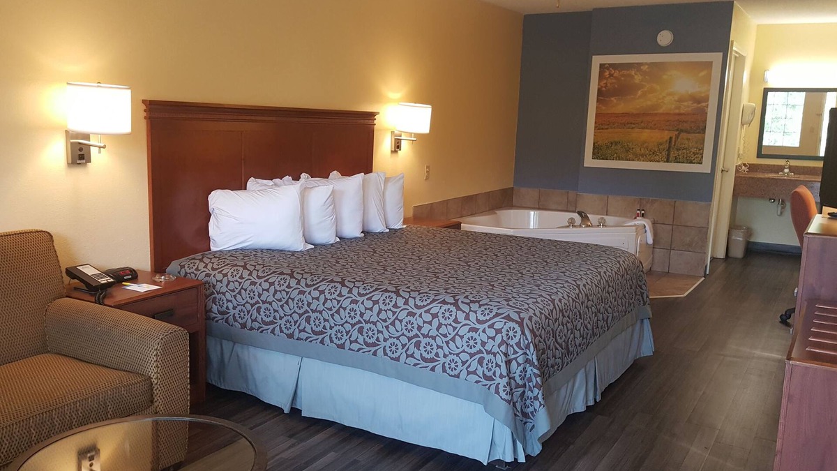 Trenton Hotel | Days Inn by Wyndham Trenton