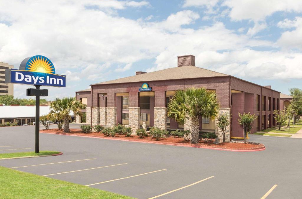 University Park Hotel | Days Inn by Wyndham College Station University Drive