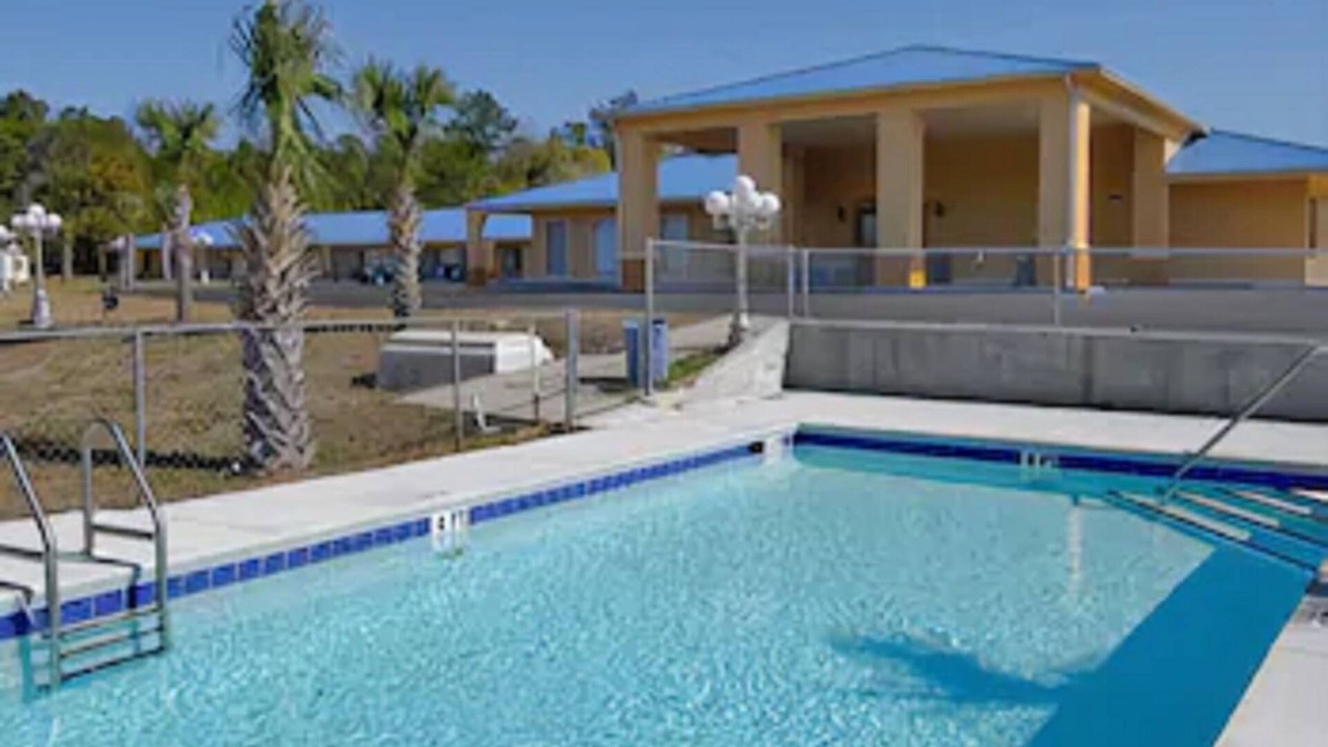 De Funiak Springs Hotel | Days Inn by Wyndham DeFuniak Springs