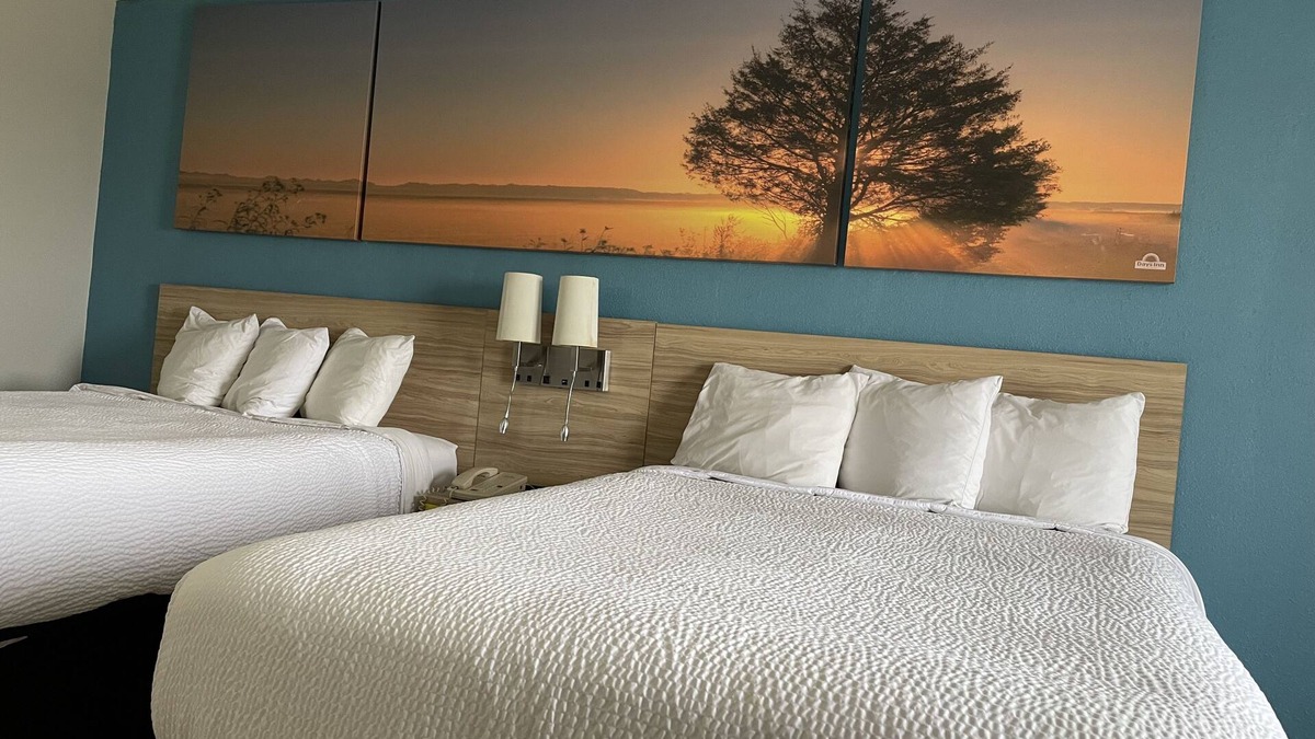 Warrensburg Hotel | Days Inn by Wyndham Warrensburg