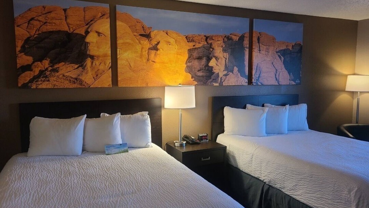 Watertown Hotel | Days Inn by Wyndham Watertown