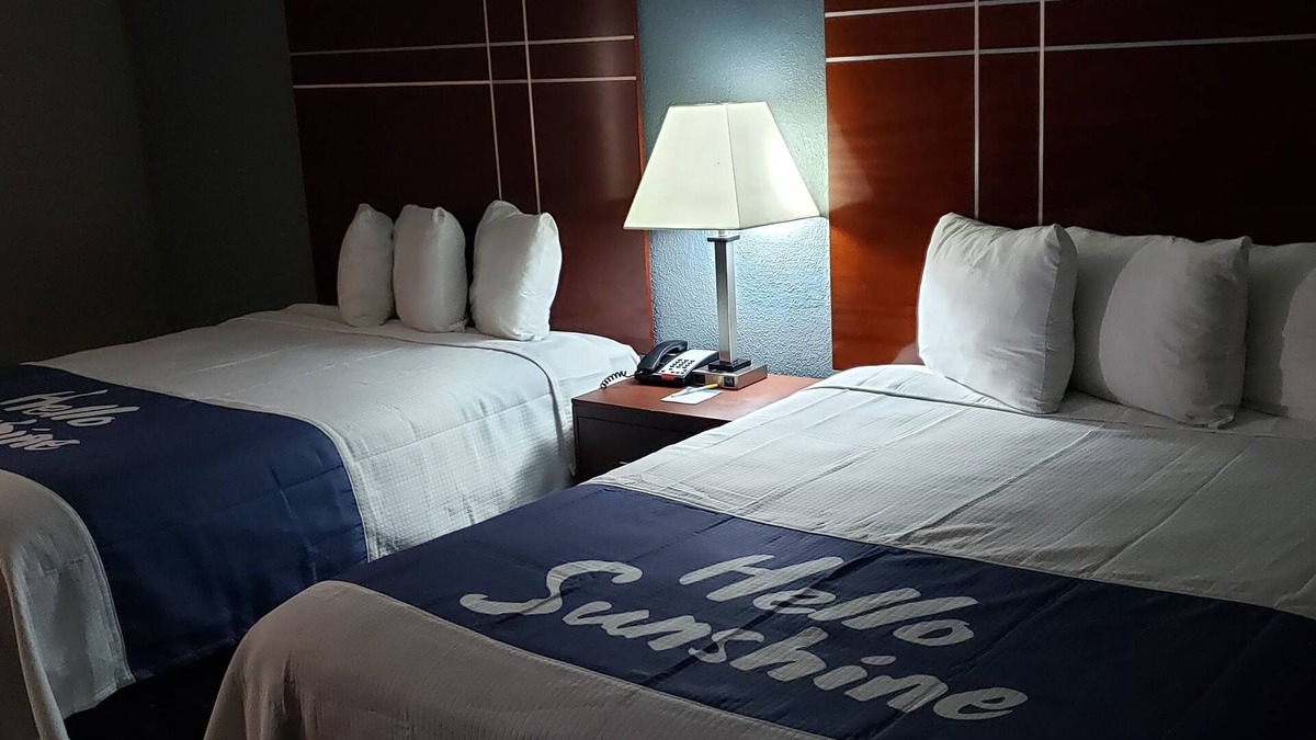 Clive Hotel | Days Inn by Wyndham West Des Moines/Clive