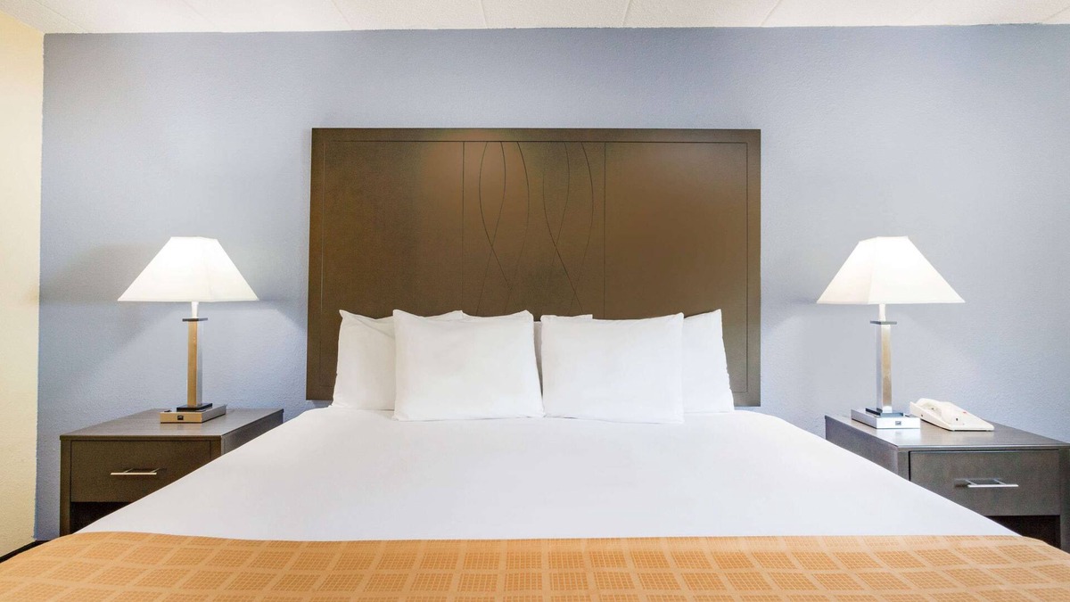 Wilkes-Barre Hotel | Days Inn by Wyndham Wilkes Barre