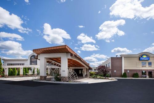 Rochester Hills Hotel | Days Inn & Suites by Wyndham Rochester Hills MI