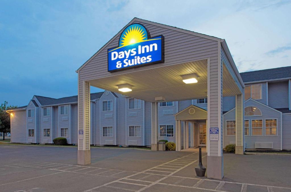 Airway Heights Hotel | Days Inn & Suites by Wyndham Spokane Airport Airway Heights