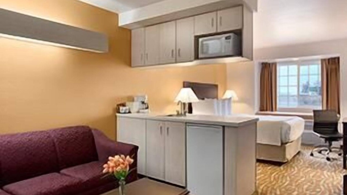 Airway Heights Hotel | Days Inn & Suites by Wyndham Spokane Airport Airway Heights