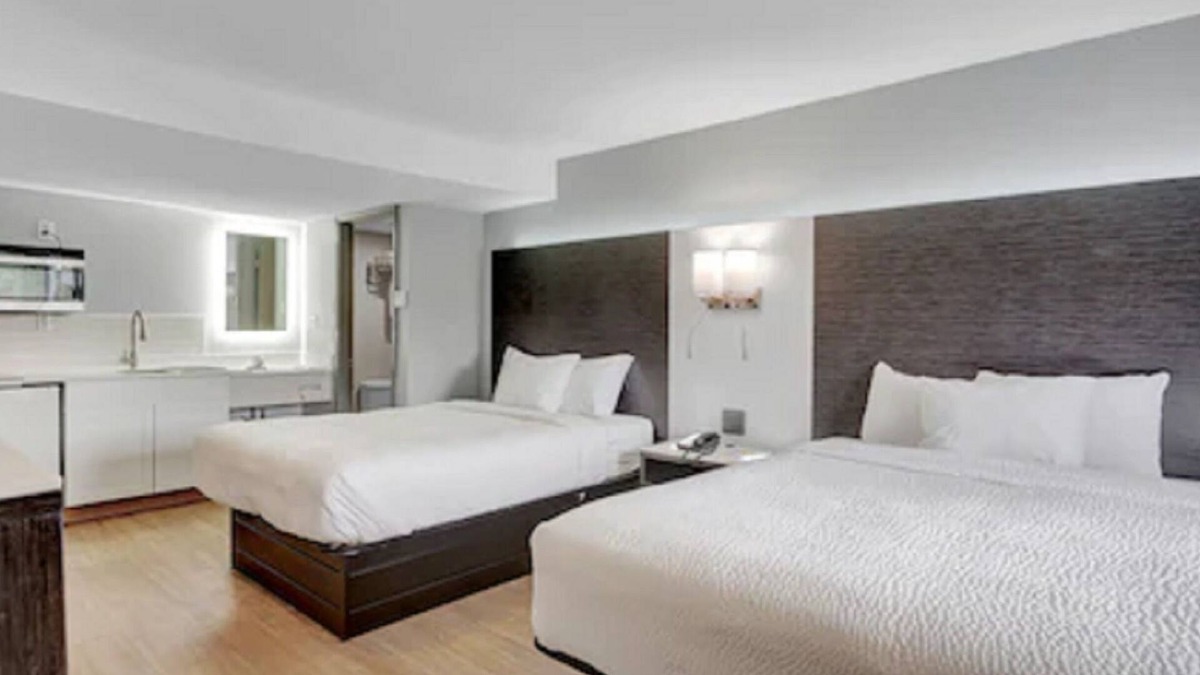 Niagara Falls Hotel | Days Inn & Suites by Wyndham Niagara Falls/Buffalo