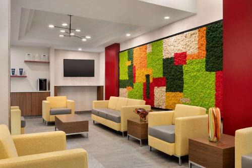 Sherwood Park Hotel | Days Inn & Suites by Wyndham Sherwood Park Edmonton