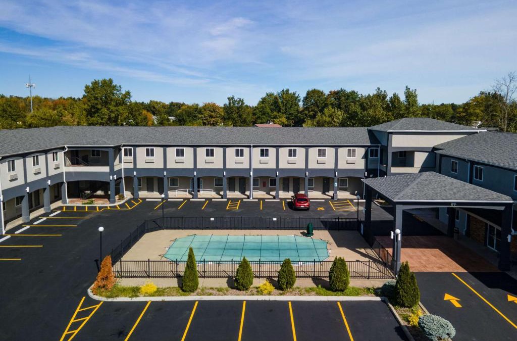 Niagara Falls Hotel | Days Inn & Suites by Wyndham Niagara Falls/Buffalo