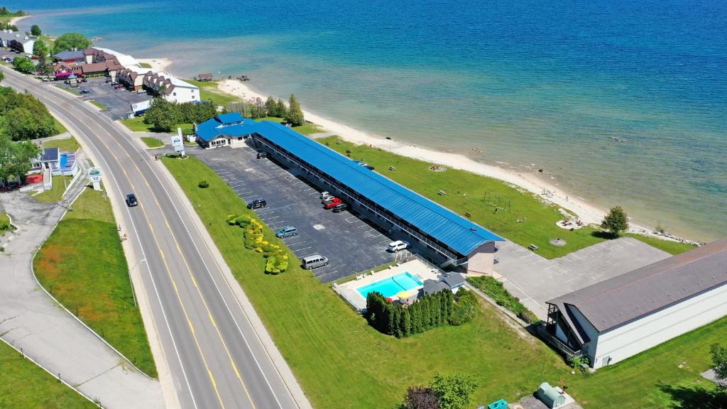 St Ignace Hotel | Days Inn & Suites by Wyndham St. Ignace Lakefront