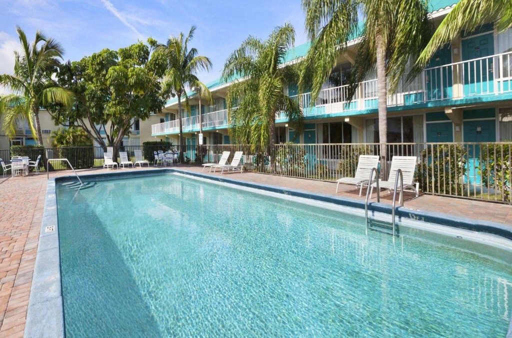 Fort Pierce Hotel | Days Inn & Suites by Wyndham Fort Pierce Midtown