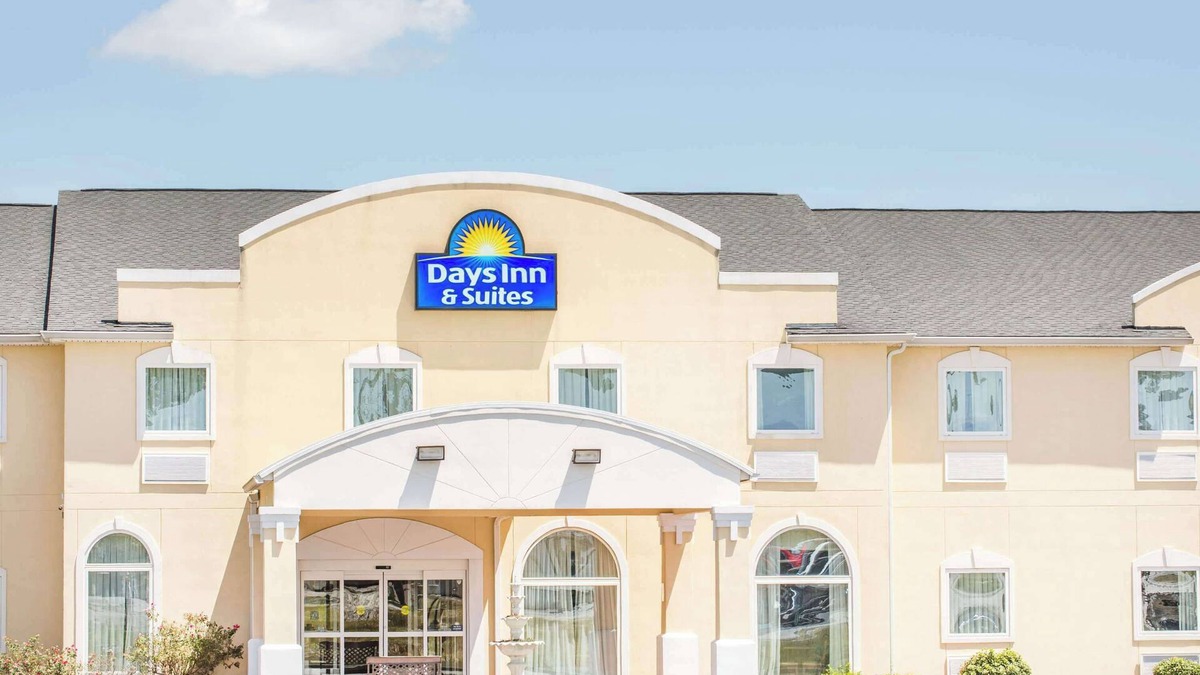 Swainsboro Hotel | Days Inn & Suites by Wyndham Swainsboro
