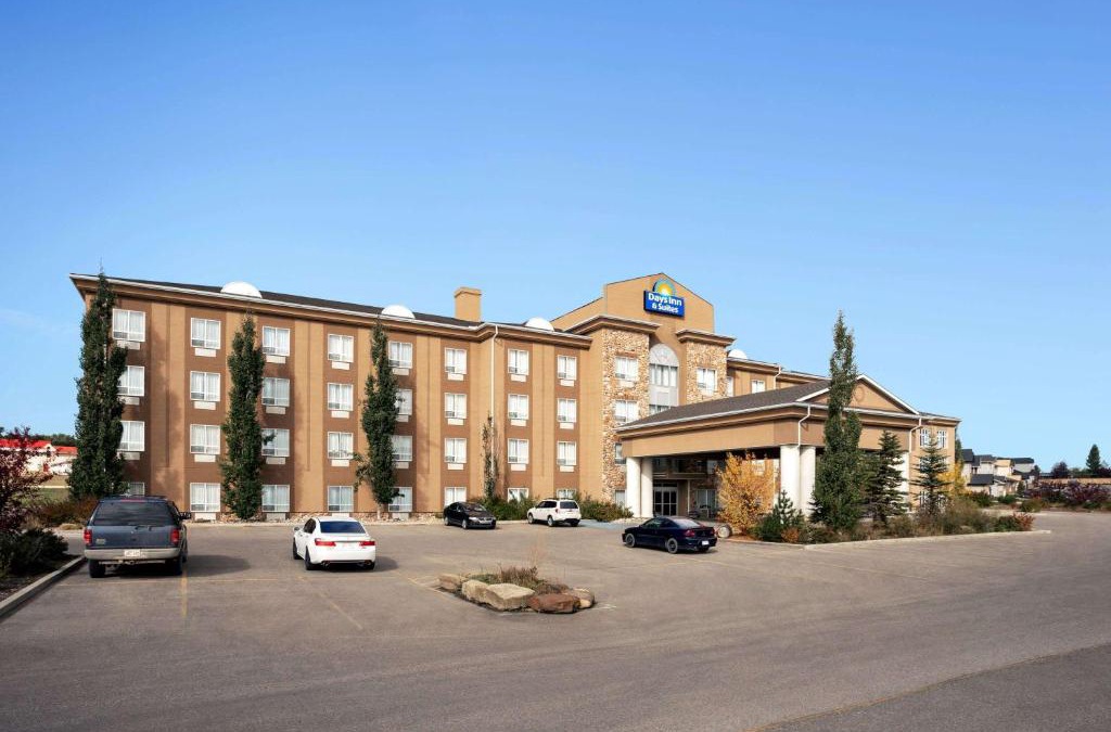 Strathmore Hotel | Days Inn & Suites by Wyndham Strathmore