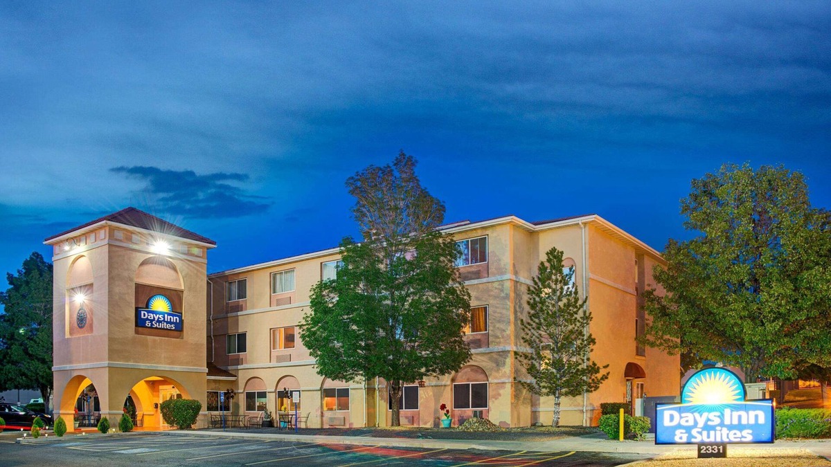 Victory Hills Hotel | Days Inn & Suites by Wyndham Airport Albuquerque