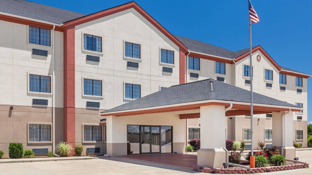 McAlester Hotel | Days Inn & Suites by Wyndham McAlester