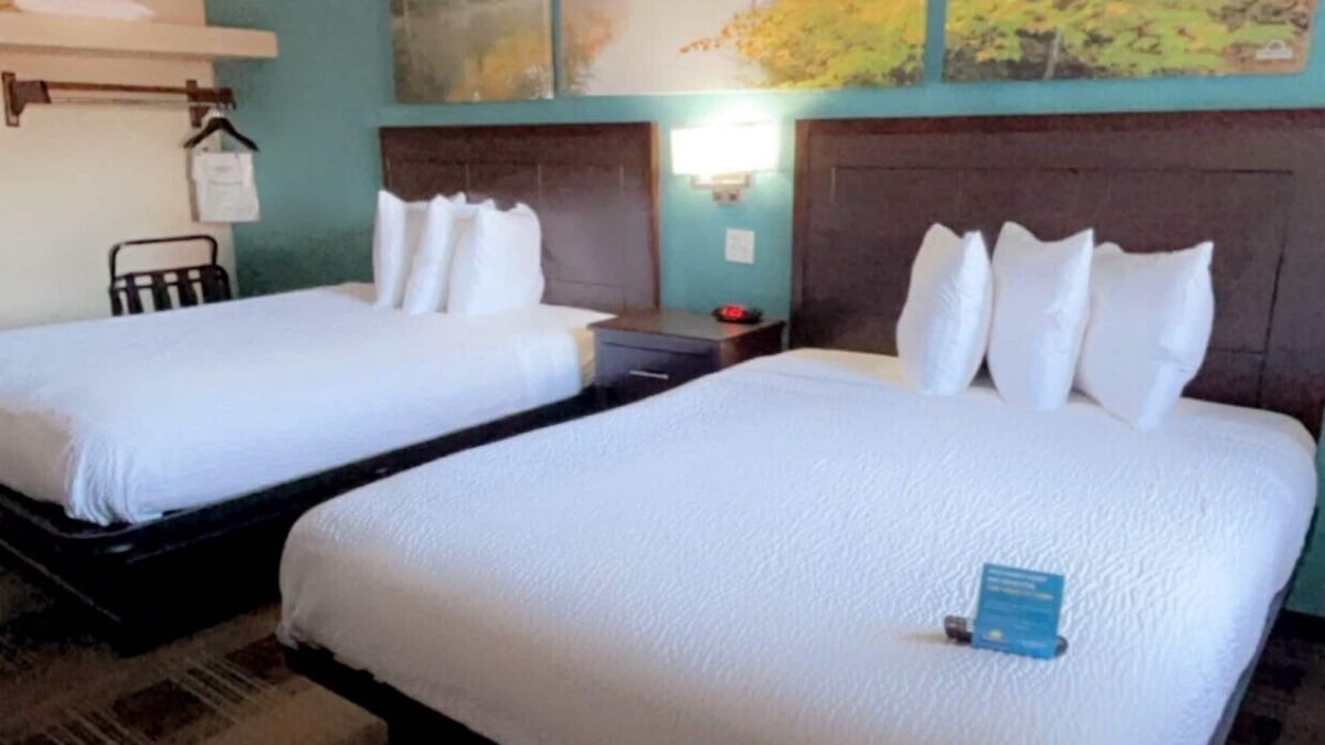 Springfield Hotel | Days Inn & Suites by Wyndham Springfield on I-44
