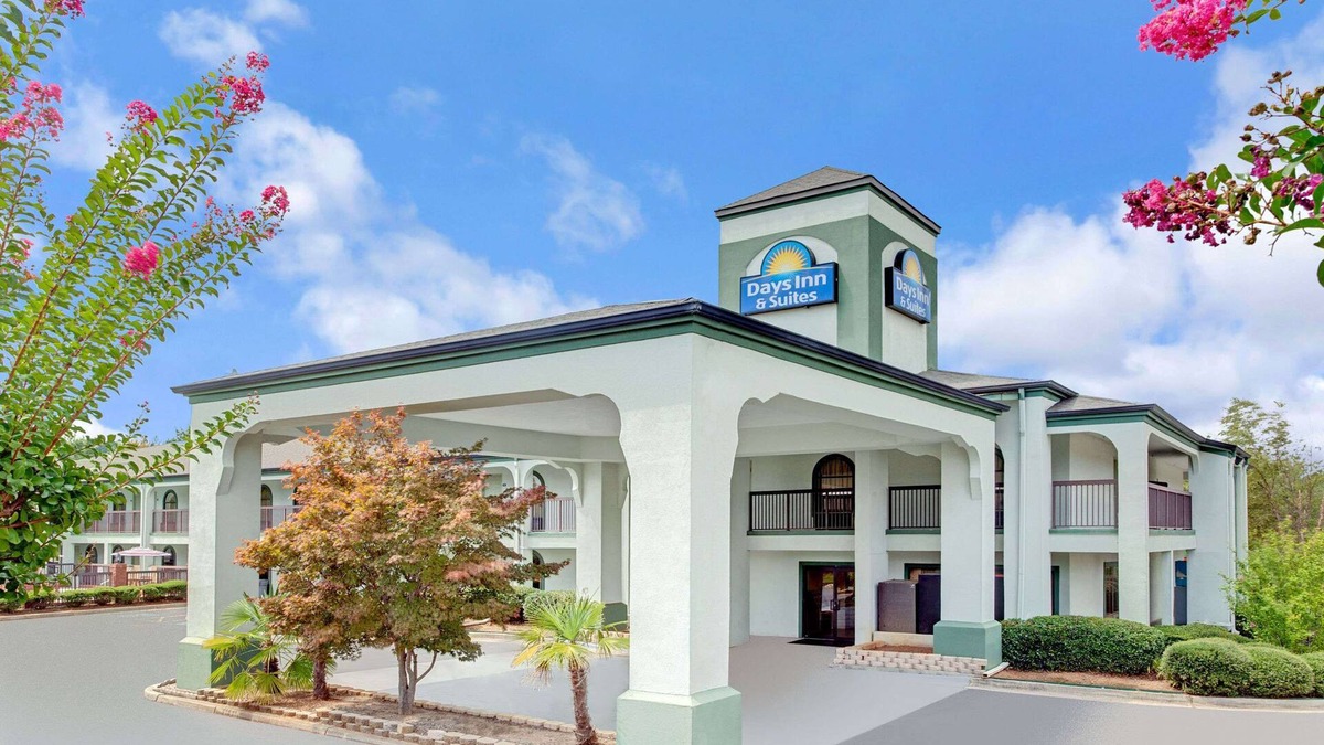 Stockbridge Hotel | Days Inn & Suites by Wyndham Stockbridge South Atlanta