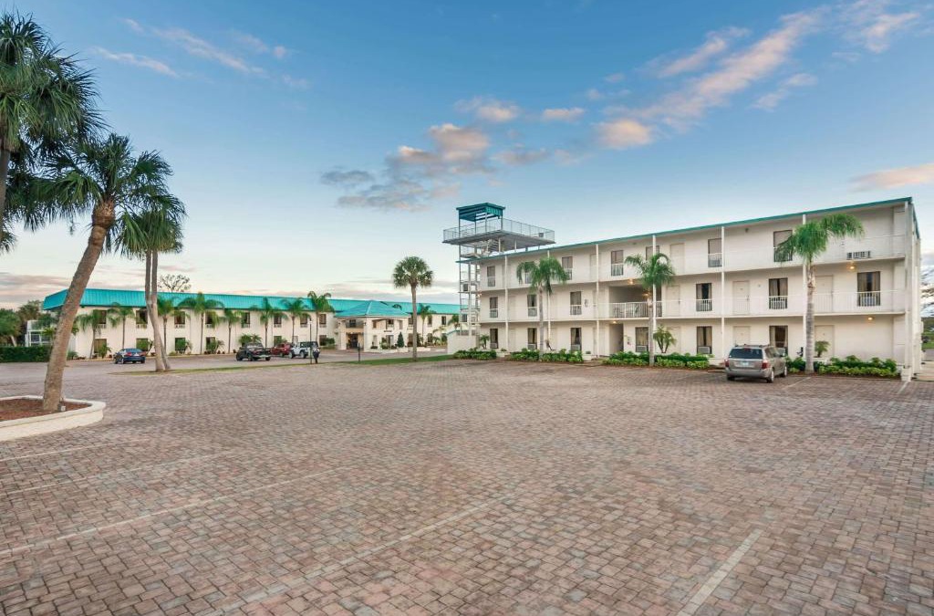 Taylor Creek Resort | Days Inn & Suites by Wyndham Lake Okeechobee
