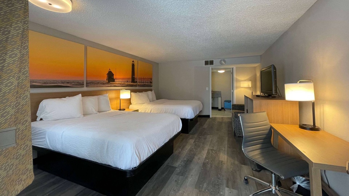 Port Huron Hotel | Days Inn & Suites by Wyndham Port Huron