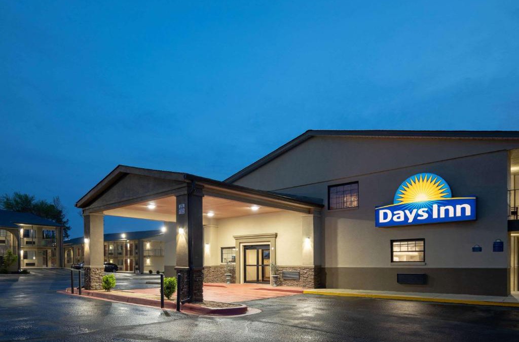 Athens Hotel | Days Inn & Suites by Wyndham Athens