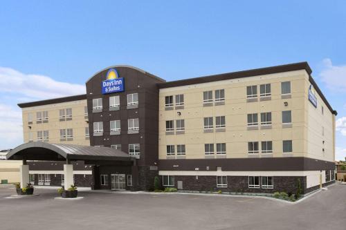 Winnipeg Hotel | Days Inn & Suites by Wyndham Winnipeg Airport Manitoba