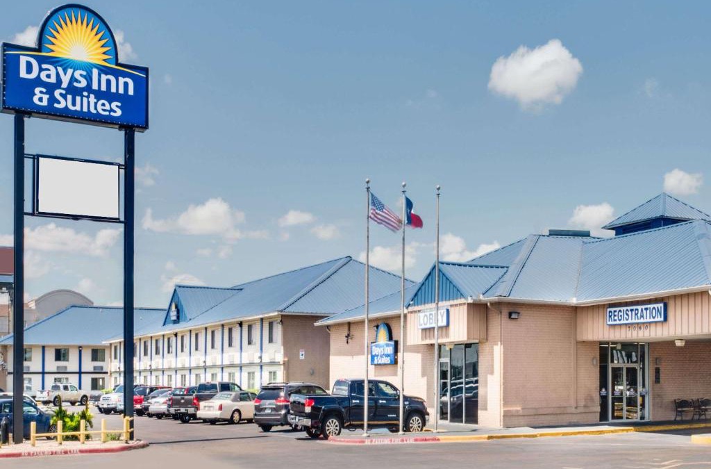 Bonanza Hotel | Days Inn & Suites by Wyndham Laredo