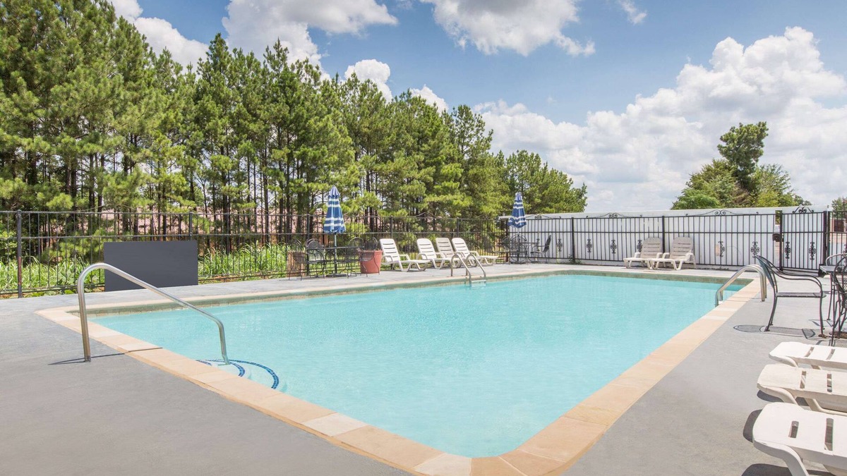 Marshall Hotel | Days Inn & Suites by Wyndham Marshall