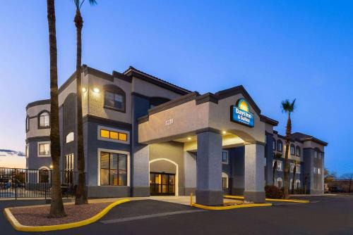 Cortaro Hotel | Days Inn & Suites by Wyndham Tucson/Marana