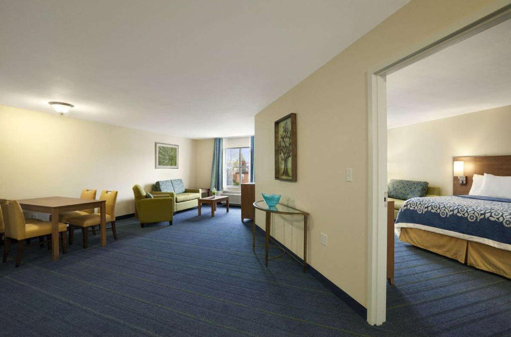 Altoona Hotel | Days Inn & Suites by Wyndham Altoona