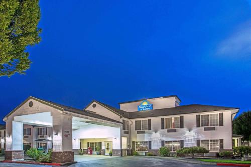 Gresham Hotel | Days Inn & Suites by Wyndham Gresham