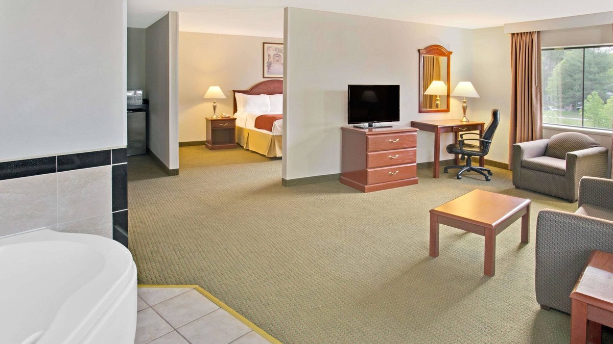 Laurel Hotel | Days Inn & Suites by Wyndham Laurel Near Fort Meade